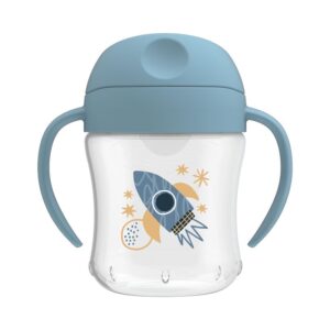 Blauwe drinkfles met hendels en transparante beker met raketillustratie, ontworpen voor kleine handjes die leren zelfstandig drinken. Deze drinkfles met hendels van Dr. Brown, ook gekend als dr brown, helpt bij de overgang van borstvoeding of een babyfles naar zelfstandig drinken. De blauwe drinkfles combineert gebruiksgemak met een speels ontwerp dat perfect past bij de eerste drinkmomenten van je kindje.