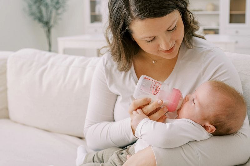 choisir le biberon – col large ou col étroit, lequel convient à votre bébé ?
